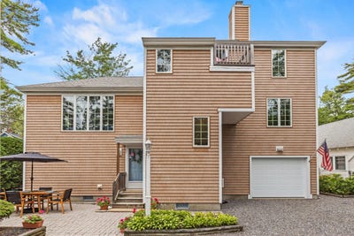 /international/us/44-seaside-avenue-old-orchard-beach-me-110109881807/