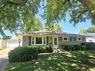 /international/us/954-hawkinson-avenue-galesburg-il-110108399844/