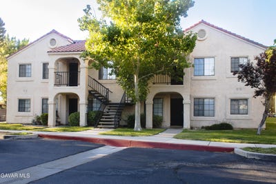/international/us/2554-olive-drive-palmdale-ca-110108881693/