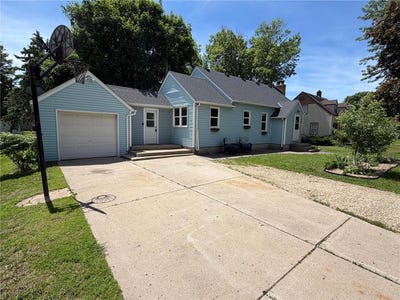 /international/us/426-main-street-stewart-mn-110107611025/