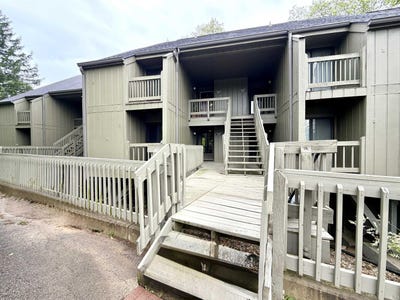 /international/us/9328-s-lake-ridge-drive-bloomington-in-110107825935/