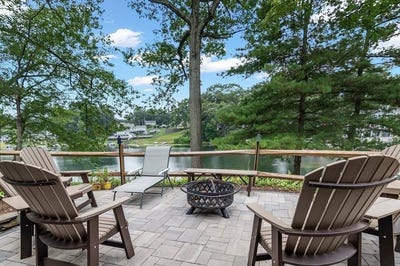/international/us/105-lakeview-street-southwick-ma-110108281834/