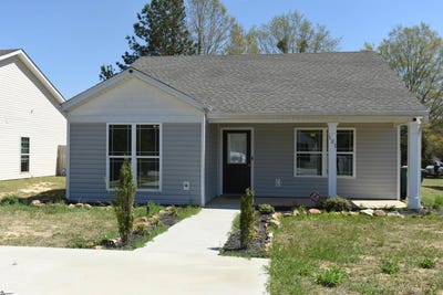 /international/us/121-colleton-lane-clinton-sc-110098272760/