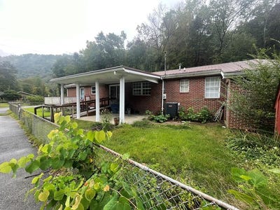 /international/us/270-ramey-addition-pineville-wv-110102529398/