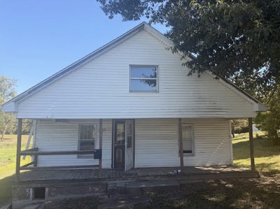 /international/us/1405-newton-avenue-johnston-city-il-110120460359/