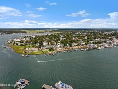 /international/us/122-front-street-beaufort-nc-110110422798/