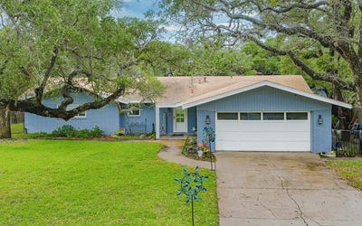 /international/us/604-henderson-st-rockport-tx-110108503824/