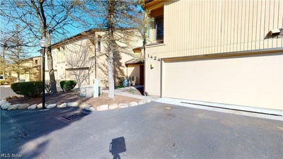 /international/us/1424-loop-road-kent-oh-110107172953/