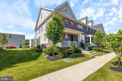 /international/us/4858-w-blossom-drive-doylestown-pa-110108744033/