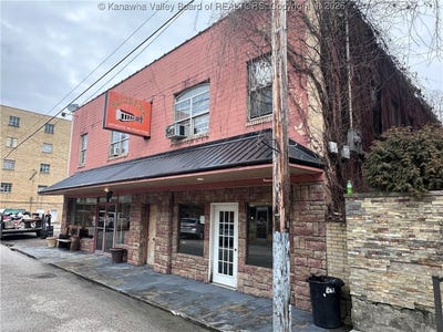 /international/us/366-main-street-madison-wv-110104976721/