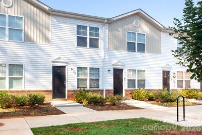 /international/us/2025-oakdale-road-charlotte-nc-110108196697/