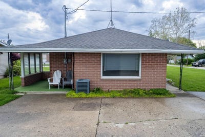 /international/us/690-esther-street-huntington-in-110107938644/