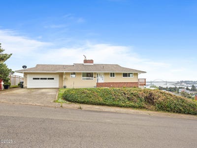 /international/us/1010-se-1st-street-newport-or-110099067888/