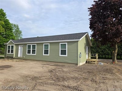 /international/us/20-hillview-peck-vlg-mi-110108178763/