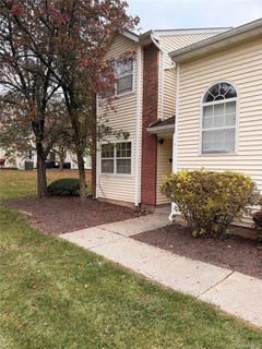 /international/us/25-woodlake-drive-middletown-ny-110103319510/