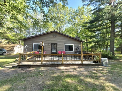 /international/us/2665-santee-drive-roscommon-mi-110108497989/