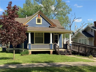 /international/us/209-s-oak-street-iola-ks-110107611560/