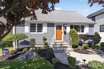 /international/us/49-s-2nd-street-s-fords-nj-110108148464/