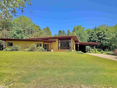/international/us/1509-b-avenue-e-oskaloosa-ia-110108177012/