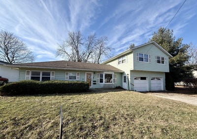 /international/us/301-s-walnut-street-clinton-il-110104412887/