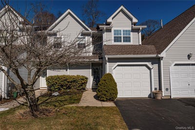 /international/us/210-erik-drive-east-setauket-ny-110106467681/