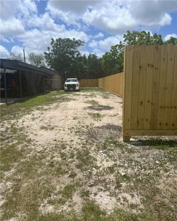 /international/us/732-w-avenue-b-robstown-tx-110108107664/