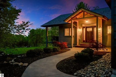 /international/us/4478-horseshoe-path-bellaire-mi-110108350942/