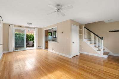 /international/us/956-belmont-watertown-ma-110119624931/