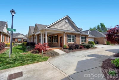 /international/us/8655-sonata-court-denver-nc-110106986036/