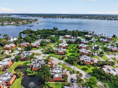 /international/us/825-center-street-jupiter-fl-110108407895/