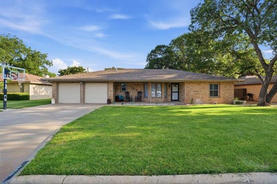 /international/us/223-e-27th-street-littlefield-tx-110109843217/
