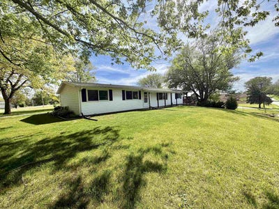 /international/us/320-w-benton-street-mount-carroll-il-110108106507/