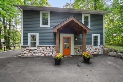 /international/us/3951-oak-ave-west-bend-wi-110110321373/
