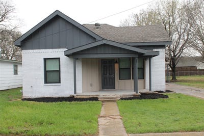 /international/us/104-s-hubbard-street-alvord-tx-110106252457/