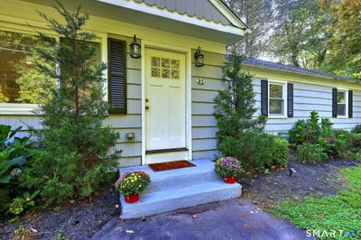 /international/us/85-walnut-street-monroe-ct-110110343581/