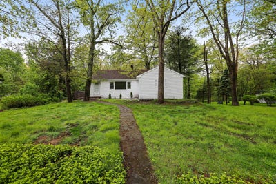 /international/us/115-knob-road-mount-pocono-pa-110098396944/