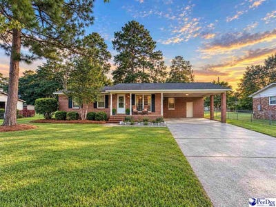 /international/us/1112-pineapple-gate-drive-florence-sc-110119988846/