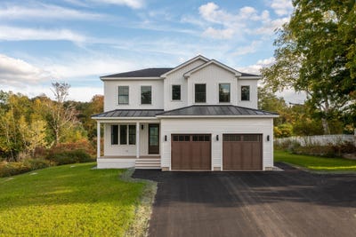 /international/us/3-eastern-avenue-falmouth-me-110110378431/