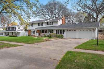 /international/us/1335-ridgeway-boulevard-de-pere-wi-110107654437/