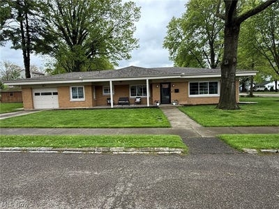 /international/us/837-oak-street-nw-new-philadelphia-oh-110107849021/