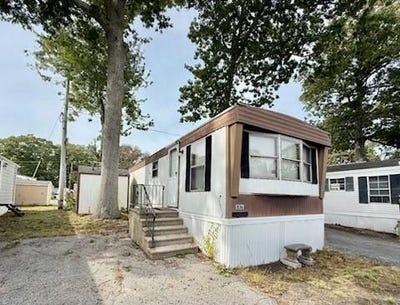 /international/us/836-forest-park-avenue-middletown-ri-110102625429/