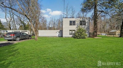 /international/us/6-farm-lane-roosevelt-nj-110106370250/