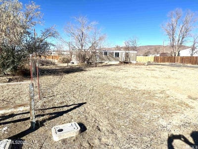 /international/us/2575-toiyabe-street-silver-springs-nv-110108426764/
