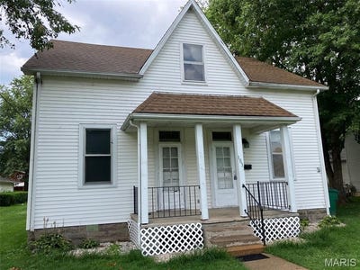 /international/us/1031-n-1st-street-breese-il-110101056756/