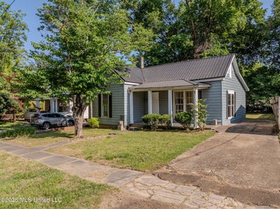 /international/us/335-e-college-avenue-holly-springs-ms-110120454282/