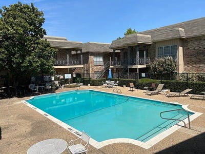 /international/us/4347-bellaire-drive-s-fort-worth-tx-110119767878/