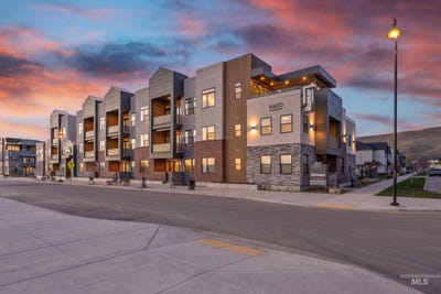 /international/us/4430-e-haystack-st-boise-id-110107669286/