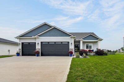 /international/us/9190-cody-drive-west-des-moines-ia-110119995639/