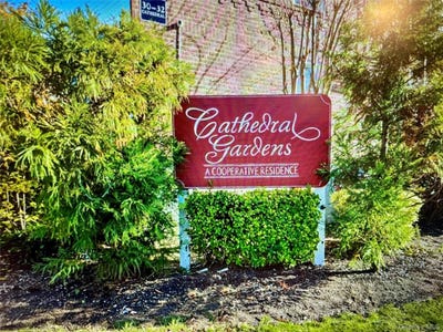/international/us/34-cathedral-avenue-hempstead-ny-110120409963/