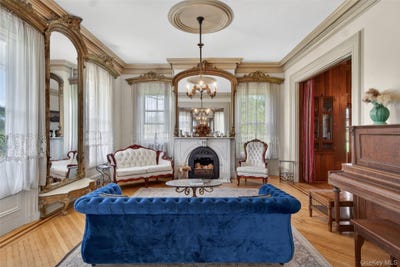 /international/us/19-high-street-chester-ny-110107805502/